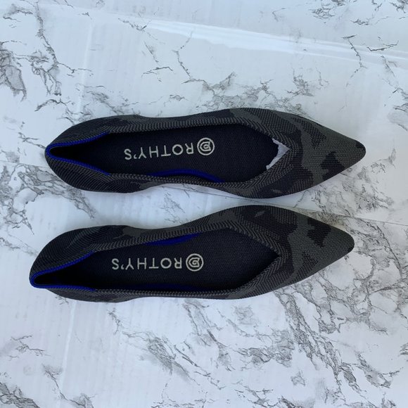 ❌SOLD❌NIB Rothys The Point in Dark Camo Retired - Picture 7 of 9